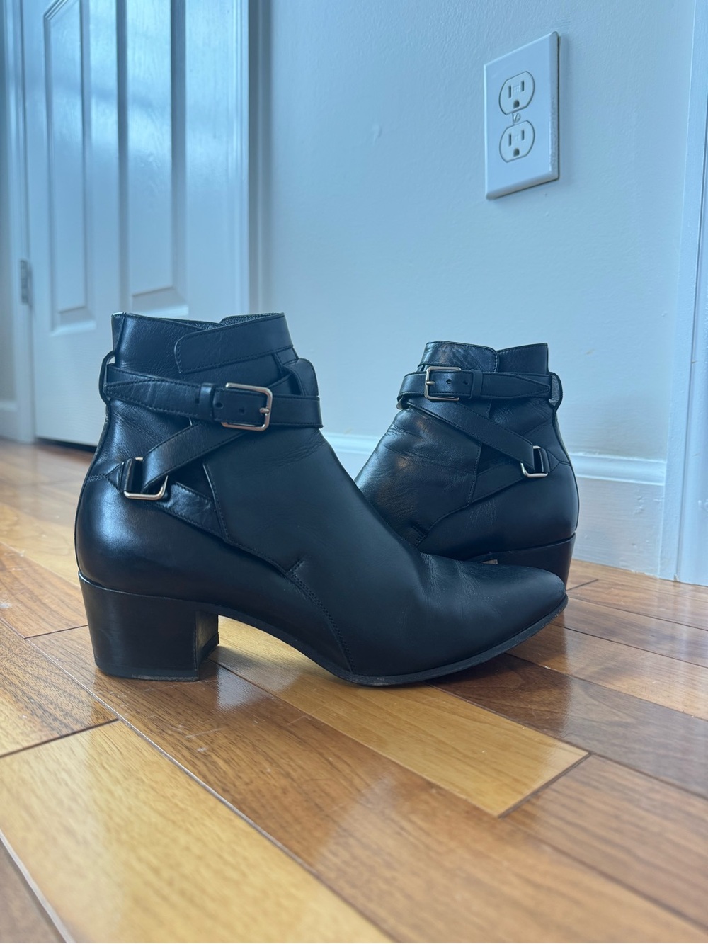 Saint Laurent Chelsea Boots